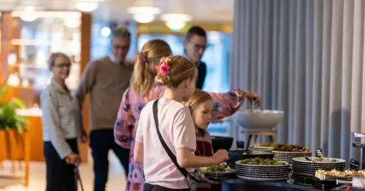 Lauantain isänpäiväbrunssi Finlandia Cafe&Winessa – Finlandia-talo, Helsinki