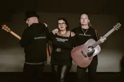 Sentenced sanoin, kuvin ja sävelin