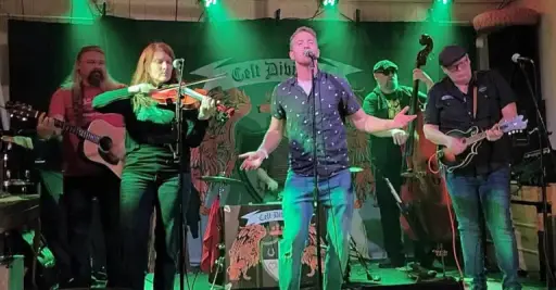 Celt Division Mallassaunalla – irkkumusiikkia rouhealla otteella – Mallassauna, Oulu